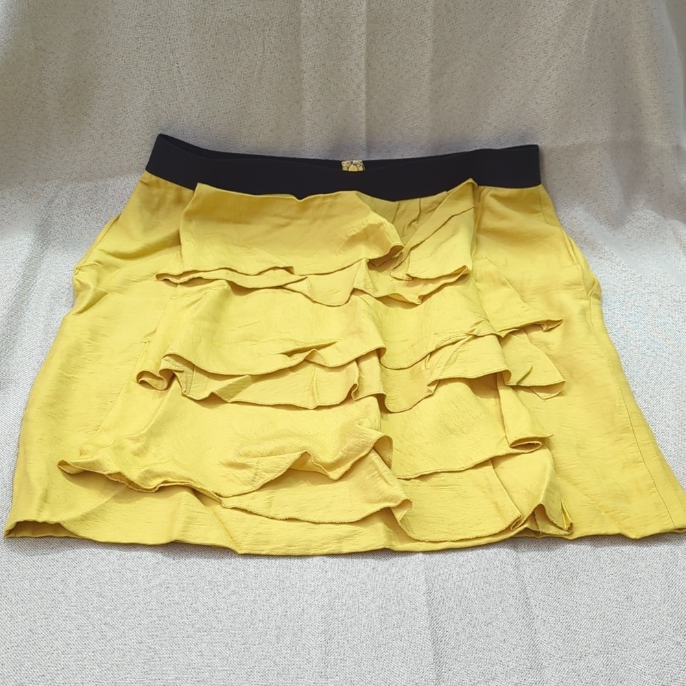 BCBGMaxAzria Ruffle Mini Skit Women's 8‎ Yellow Zip Up Elastic Waist Lined Rayon